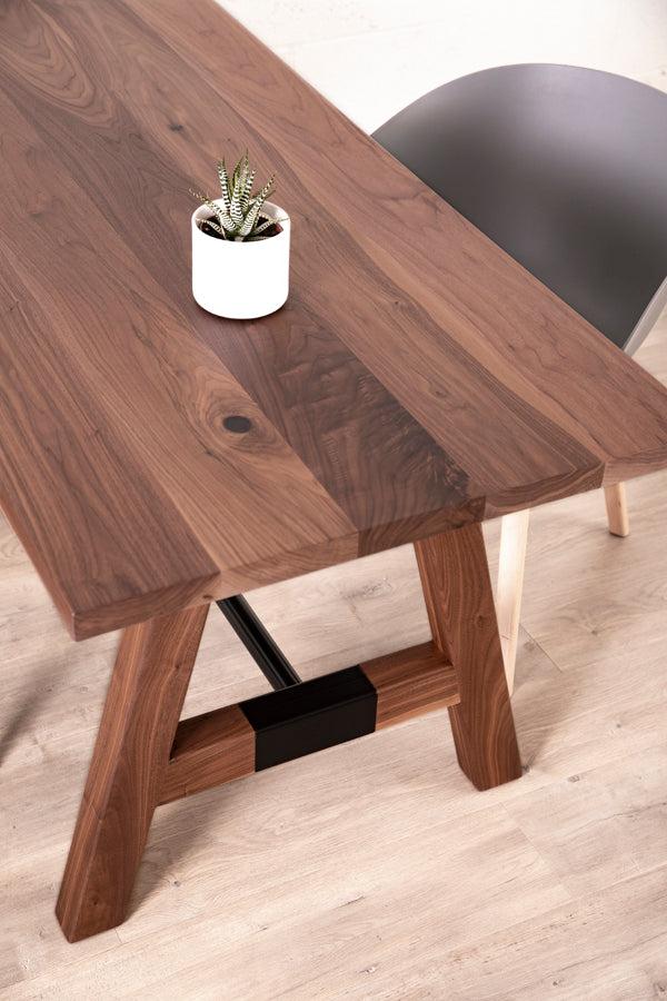 实木胡桃木餐桌
